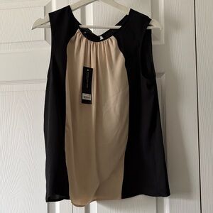 Jones New York Black and Cream Sleeveless Pleated Front Top